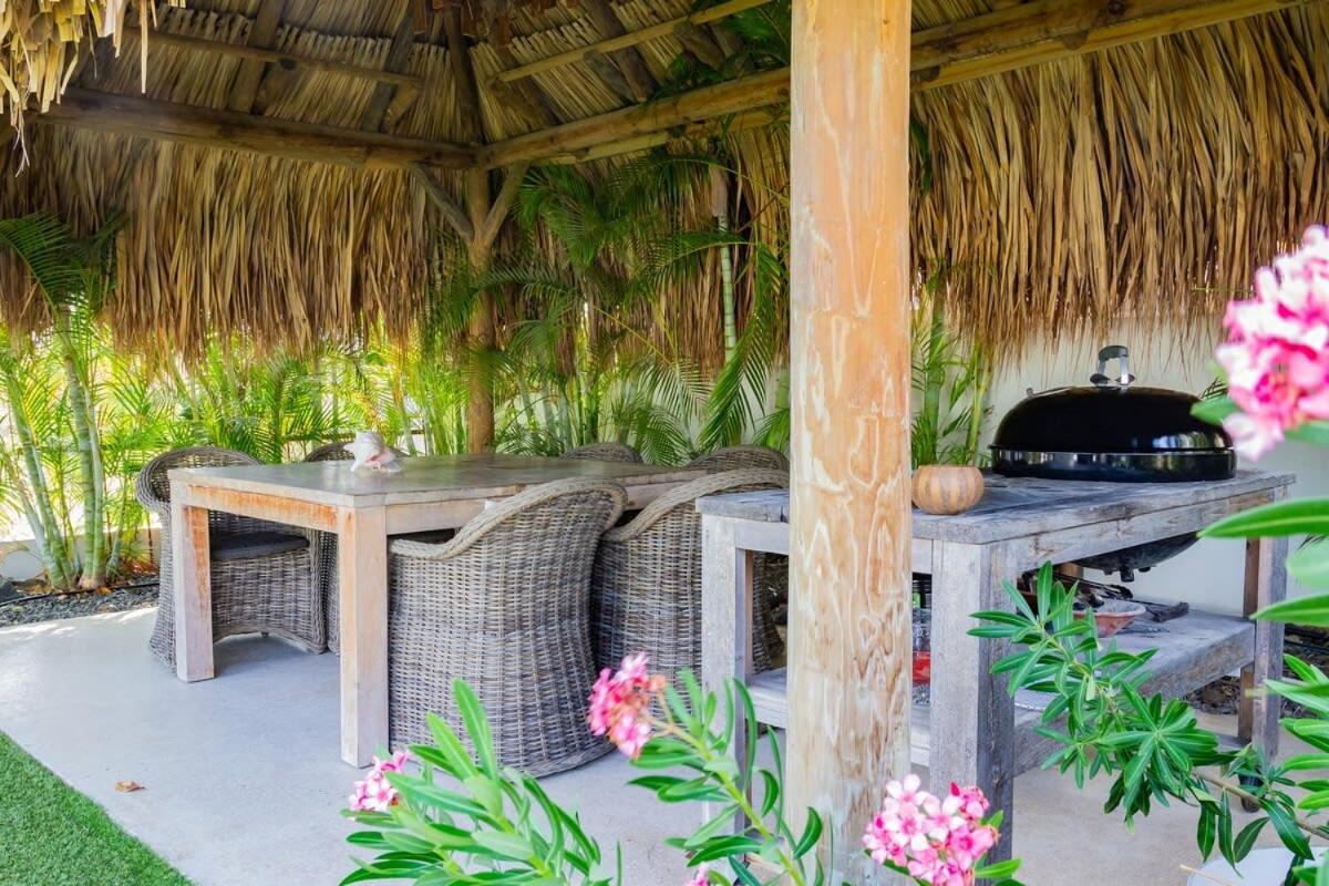 Stylish 4 Bedroom Modern Villa Design, Walking Distance From The Beach Jan Thiel Luaran gambar