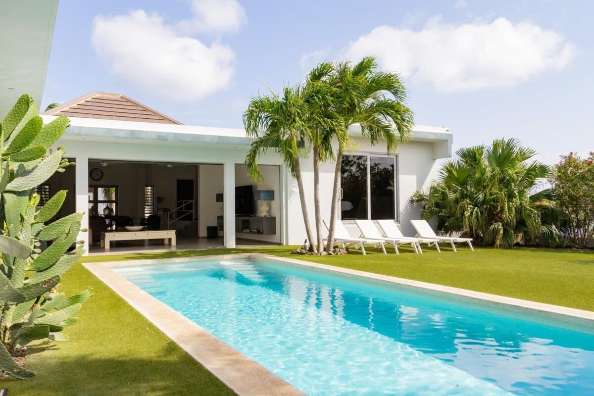 Stylish 4 Bedroom Modern Villa Design, Walking Distance From The Beach Jan Thiel Luaran gambar