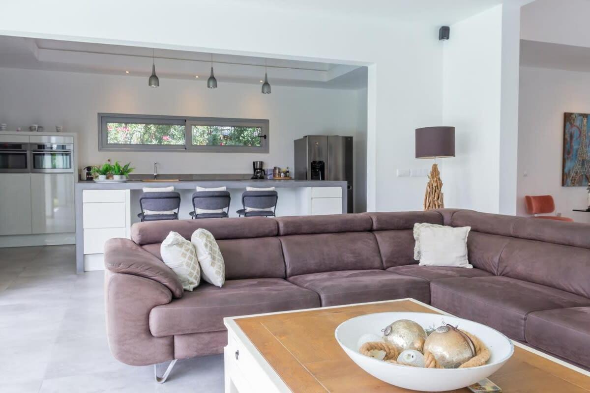 Stylish 4 Bedroom Modern Villa Design, Walking Distance From The Beach Jan Thiel Luaran gambar